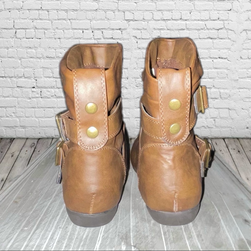 Boots - Picture 3 of 5